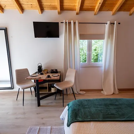 Magnolias With Jacuzzi And Mountain View Oda ve Kahvaltı 3*