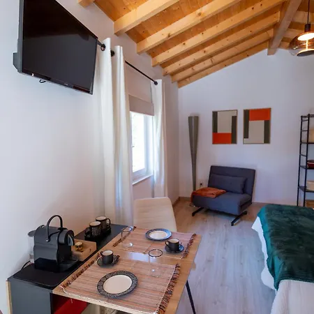 Magnolias Bed & Breakfast Lousã