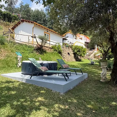 Magnolias With Jacuzzi And Mountain View Oda ve Kahvaltı