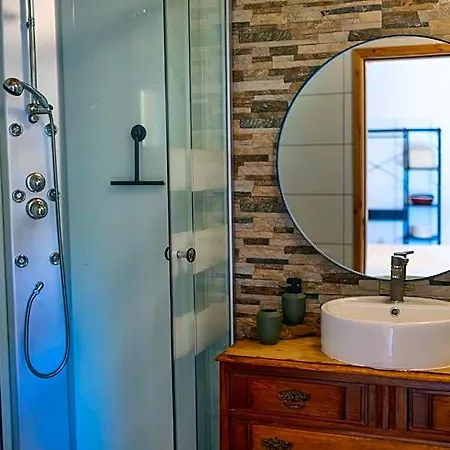 Magnolias With Jacuzzi And Mountain View Bed & Breakfast 3*